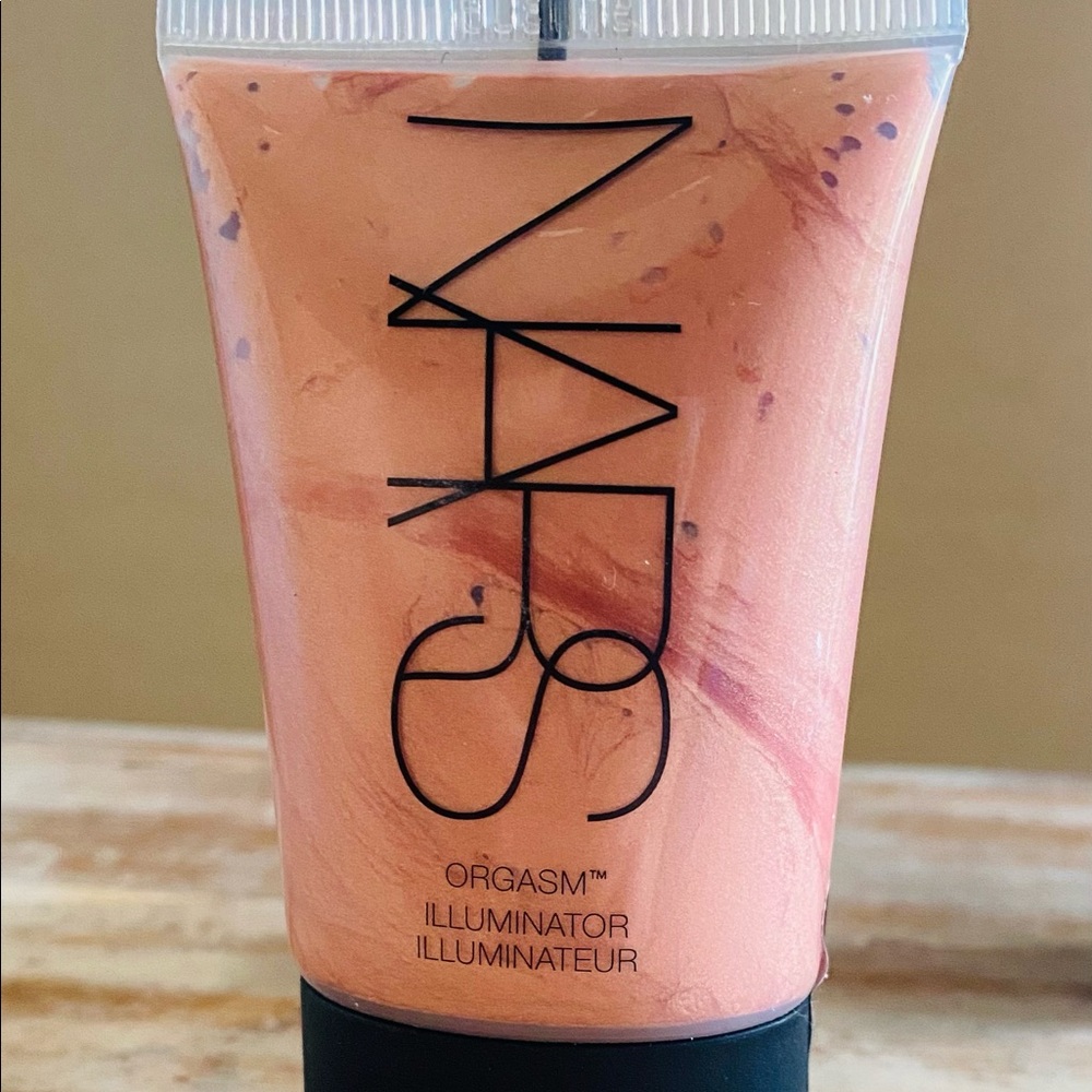 BRAND NEW WITHOUT BOX! NARS ILLUMINATOR IN ORGASM! Liquid highlighter!